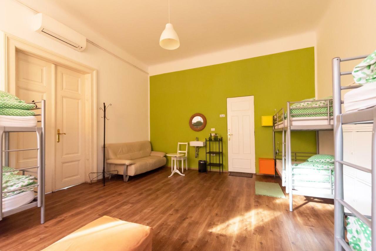 Fluxus Hostel Lublana Zewnętrze zdjęcie